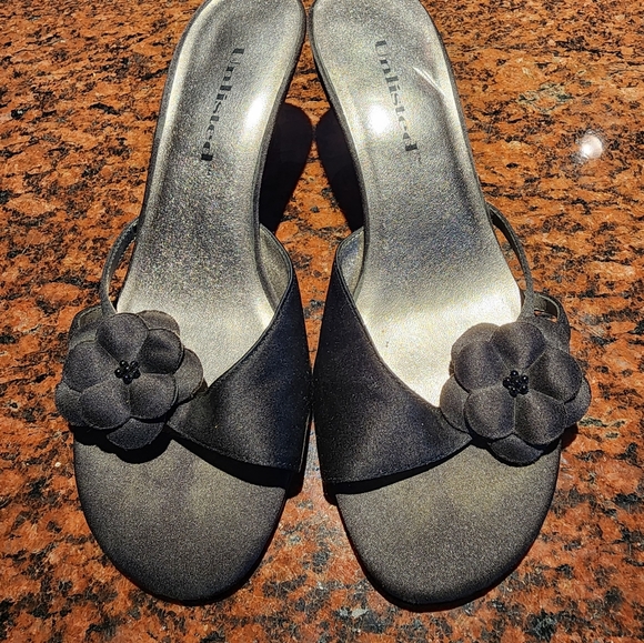 Unlisted Kenneth Cole Black Bow Heels. Size 6 1/2 - Picture 1 of 7